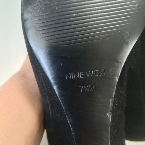 Nine West Jabali Wedge Ankle Boots Size 7 1/2M Black Suede Leather Ankle Bootie - Picture 10 of 10